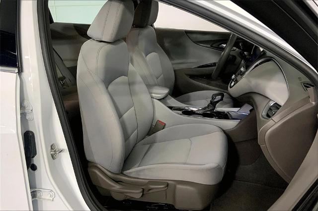 2022 Chevrolet Malibu Vehicle Photo in Lees Summit, MO 64086