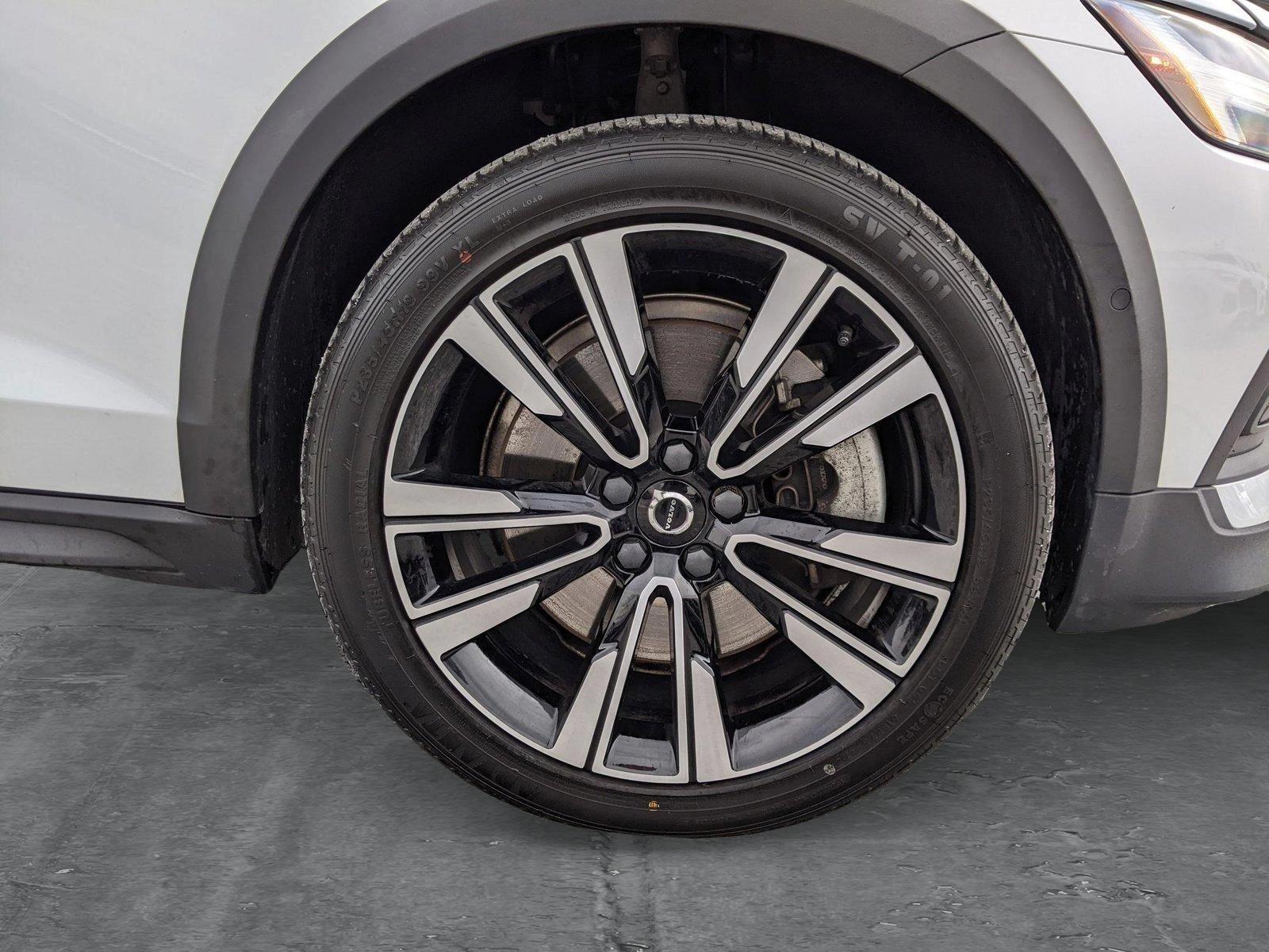 2020 Volvo V60 Cross Country Vehicle Photo in Cockeysville, MD 21030