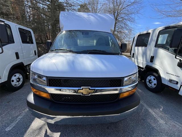 2025 Chevrolet Express Cutaway 3500 Vehicle Photo in ALCOA, TN 37701-3235