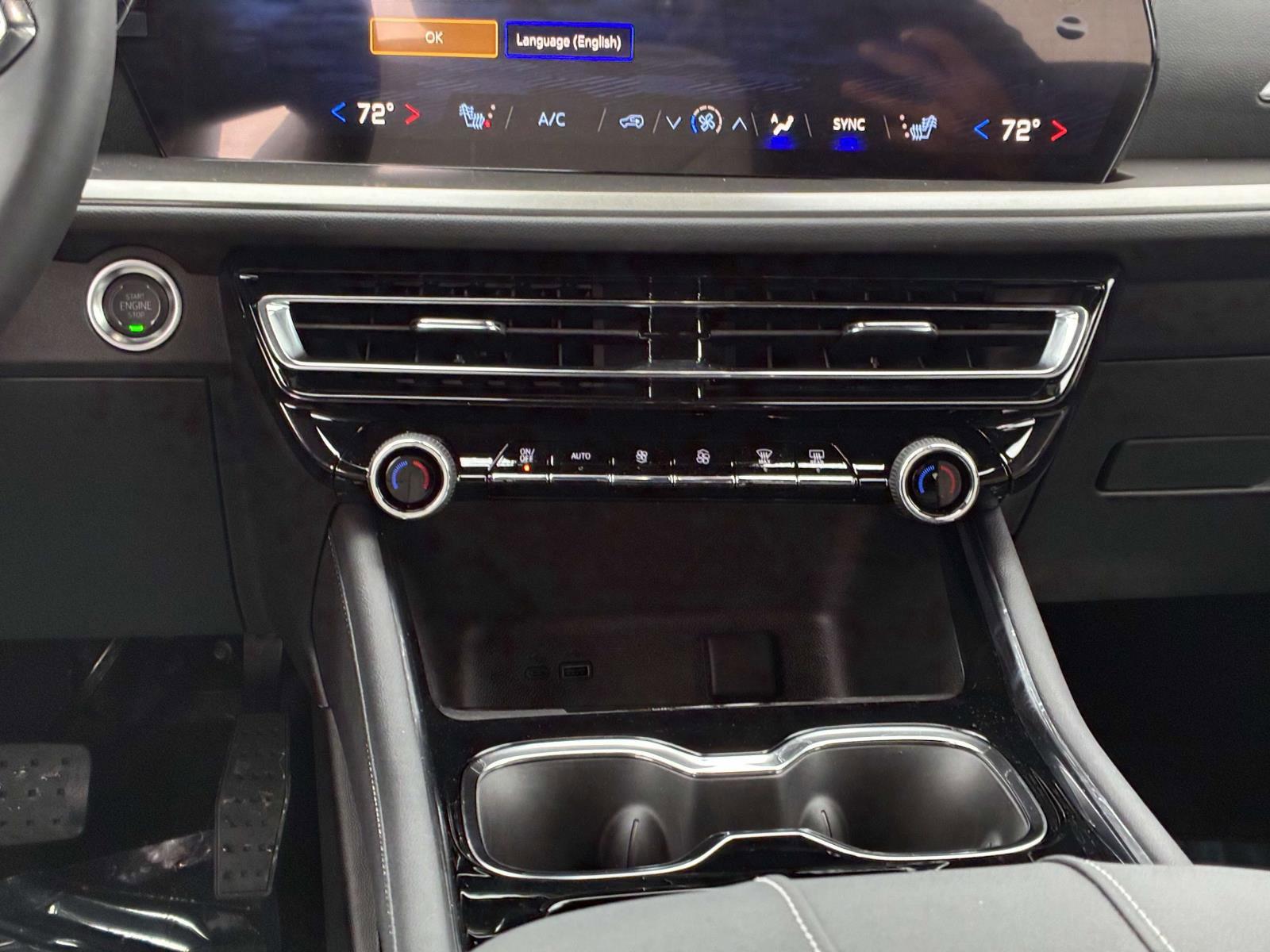 2025 Chevrolet Traverse Vehicle Photo in LOS ANGELES, CA 90007-3794