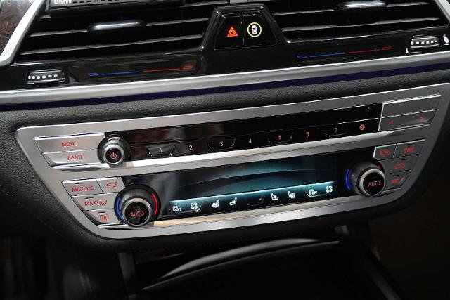 2022 BMW 740i Vehicle Photo in GRAPEVINE, TX 76051