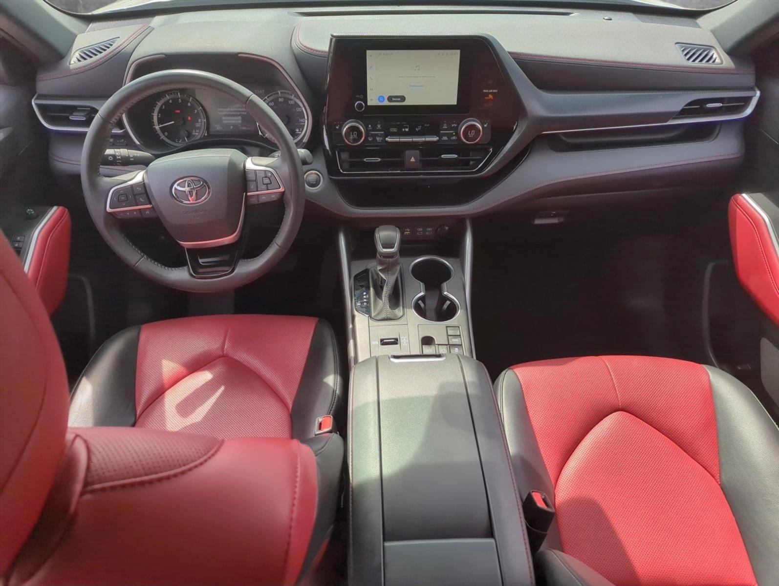 2024 Toyota Highlander Vehicle Photo in Ft. Myers, FL 33907