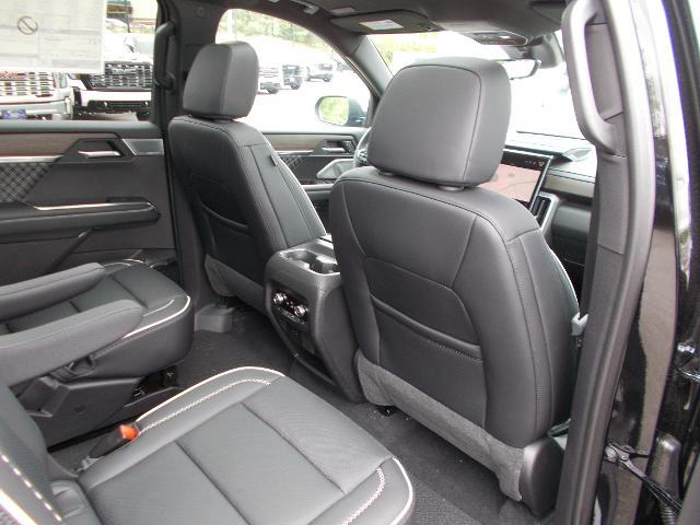 2025 GMC Acadia Vehicle Photo in LOWELL, MA 01852-4336