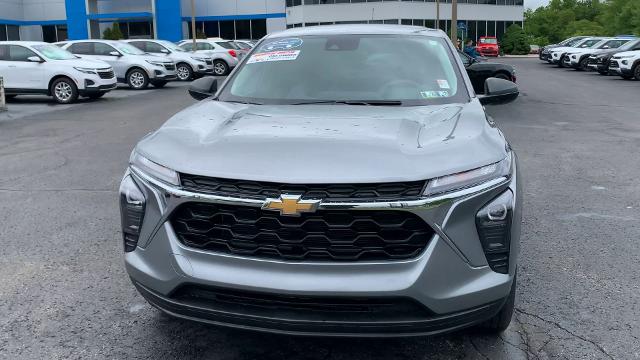 2024 Chevrolet Trax Vehicle Photo in MOON TOWNSHIP, PA 15108-2571