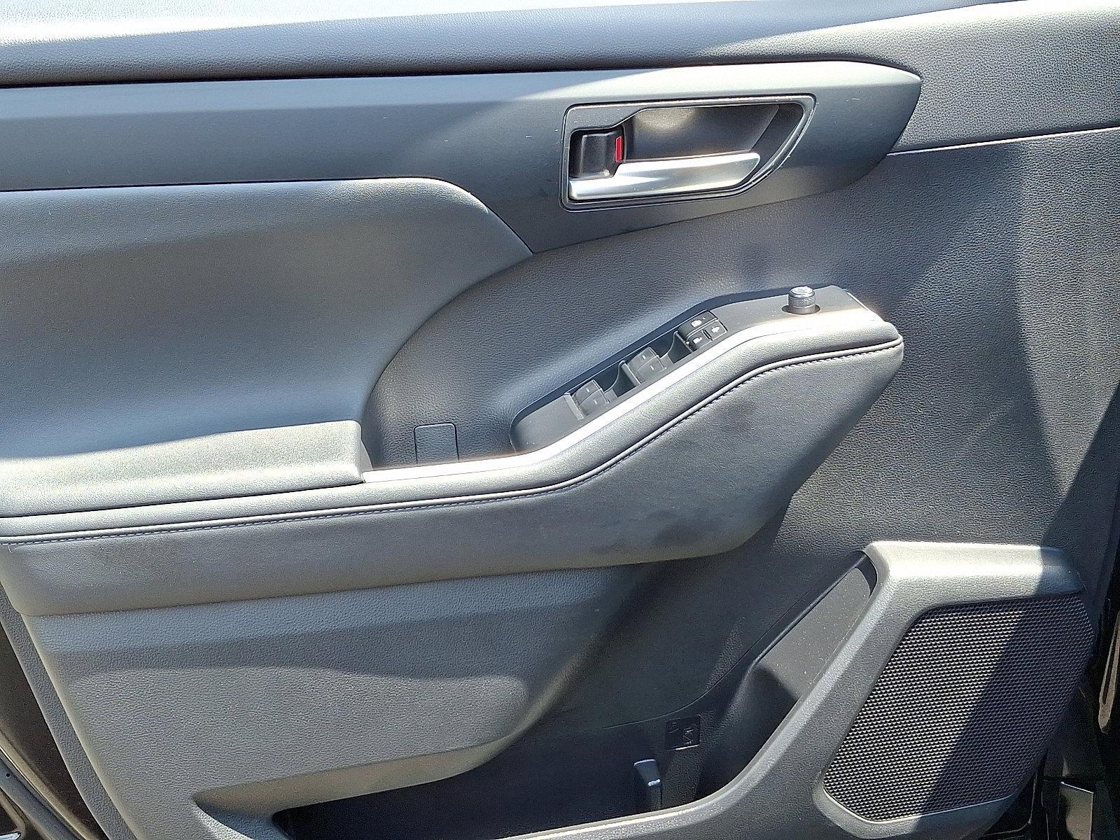 2024 Toyota Highlander Vehicle Photo in Trevose, PA 19053