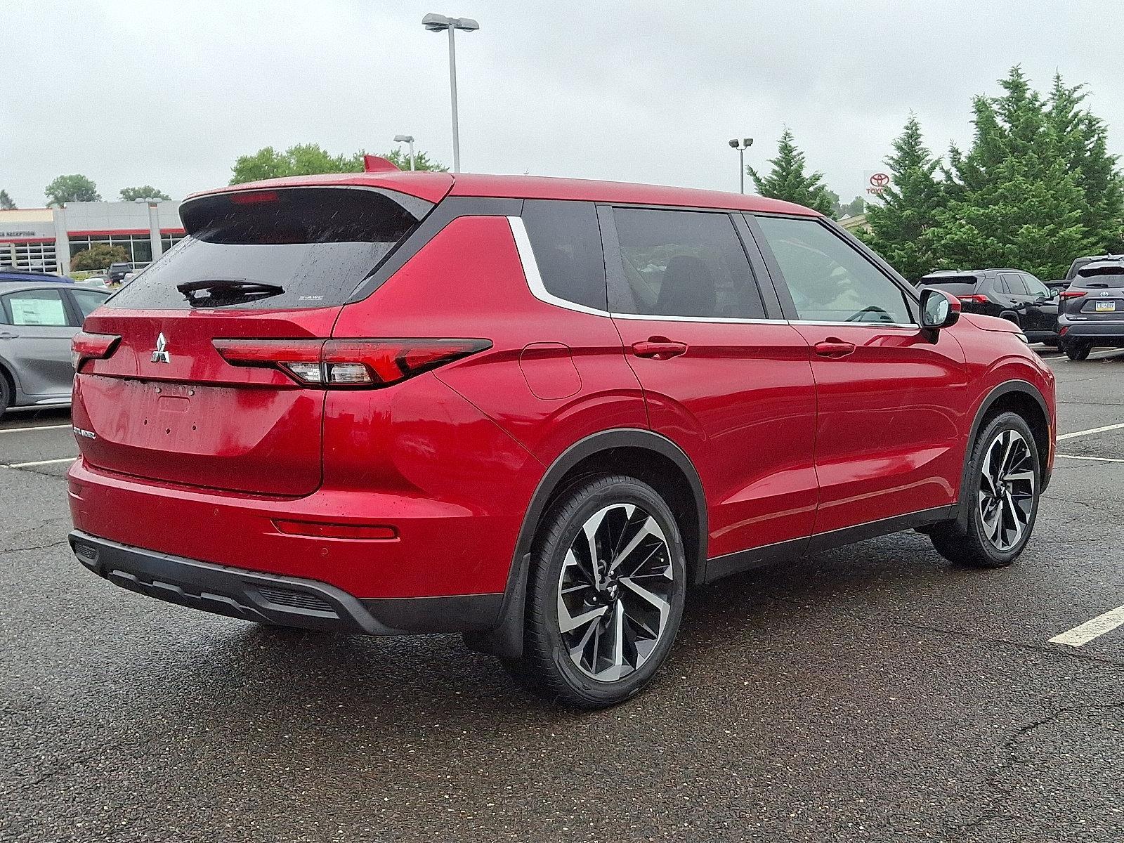 2022 Mitsubishi Outlander Vehicle Photo in Trevose, PA 19053