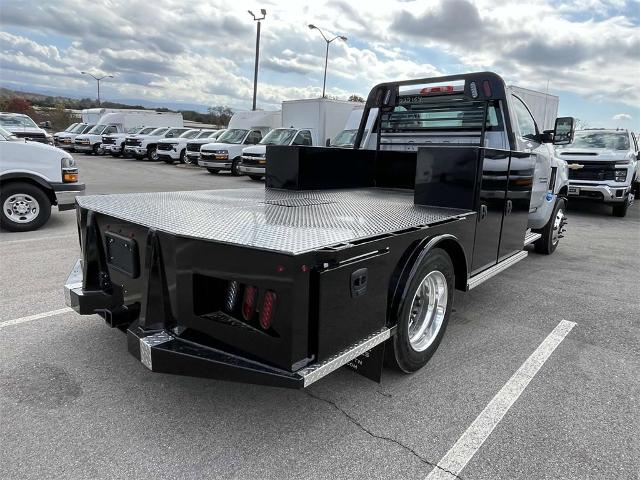 2023 Chevrolet Silverado 5500 HD Vehicle Photo in ALCOA, TN 37701-3235