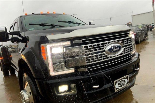 2017 Ford SUPER DUTY F-45 Vehicle Photo in TOPEKA, KS 66609-0000