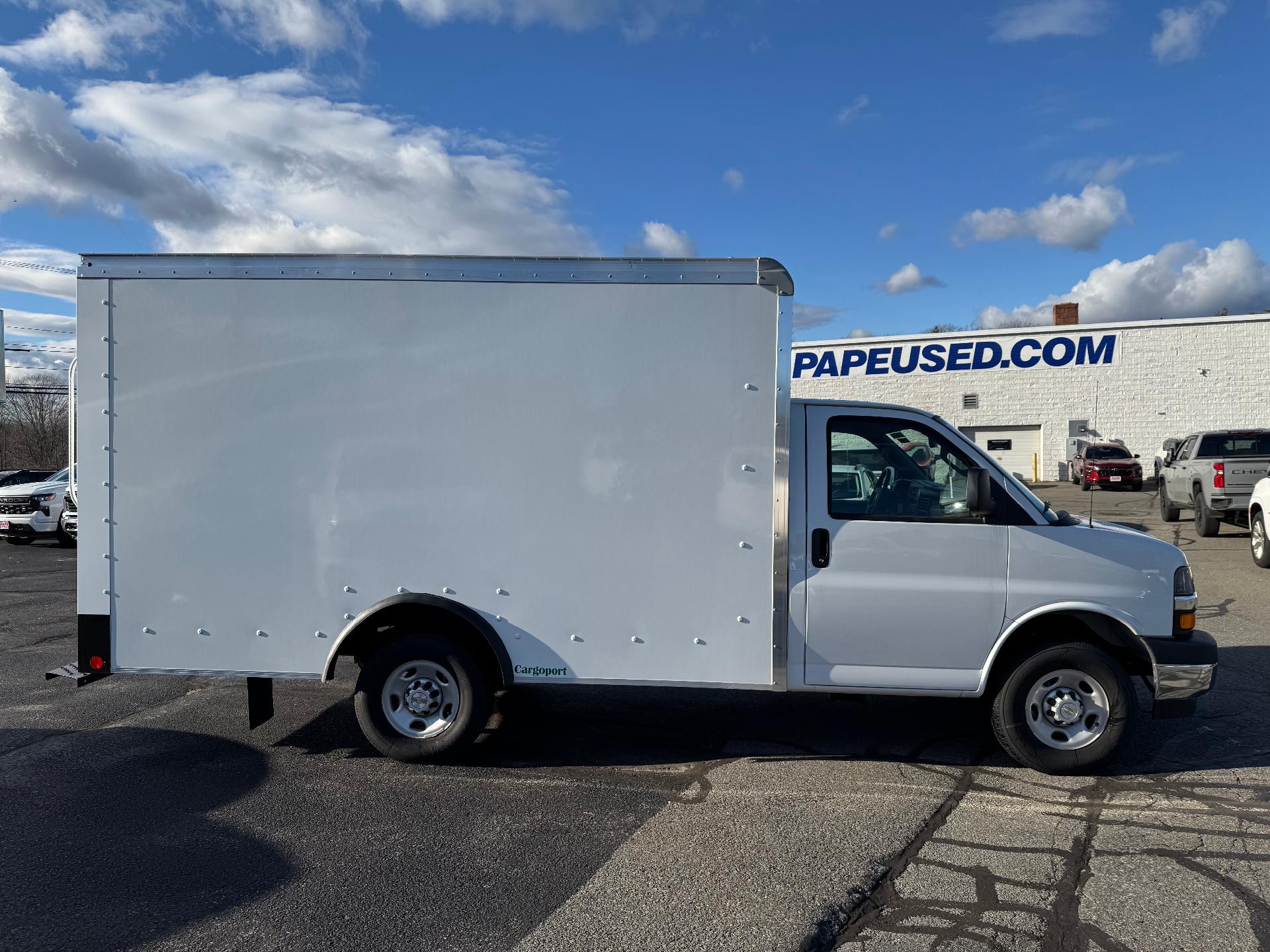 2024 Chevrolet Express Cutaway 3500 Vehicle Photo in SOUTH PORTLAND, ME 04106-1997