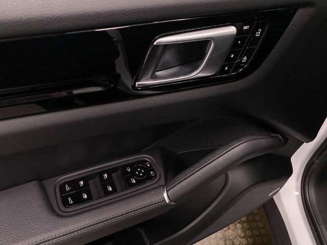 2021 Porsche Cayenne Vehicle Photo in Appleton, WI 54913