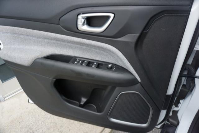2022 Jeep Compass Vehicle Photo in FAIRMONT, WV 26554-2318