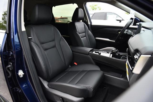 2025 Nissan Rogue Vehicle Photo in Ballwin, MO 63011