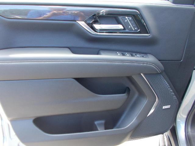2025 GMC Yukon XL Vehicle Photo in LOWELL, MA 01852-4336