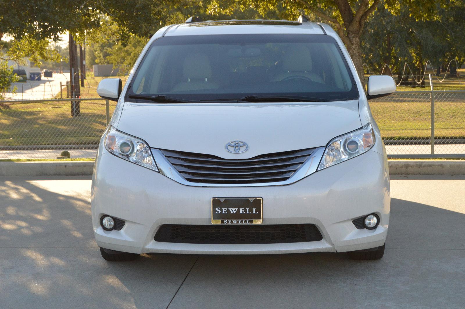 2017 Toyota Sienna Vehicle Photo in Houston, TX 77090