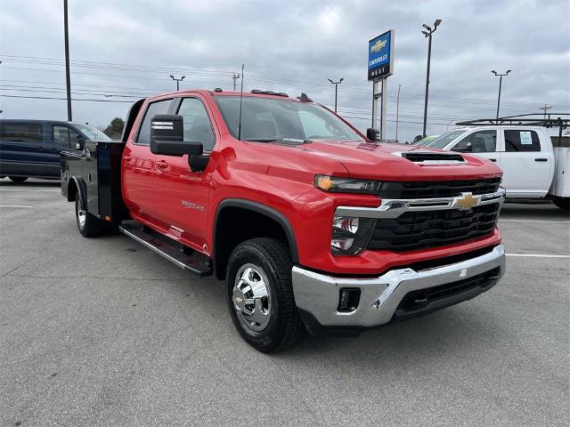 2024 Chevrolet Silverado 3500 HD Chassis Cab Vehicle Photo in ALCOA, TN 37701-3235