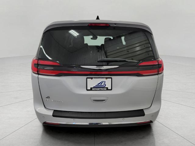 2023 Chrysler Pacifica Vehicle Photo in Green Bay, WI 54304