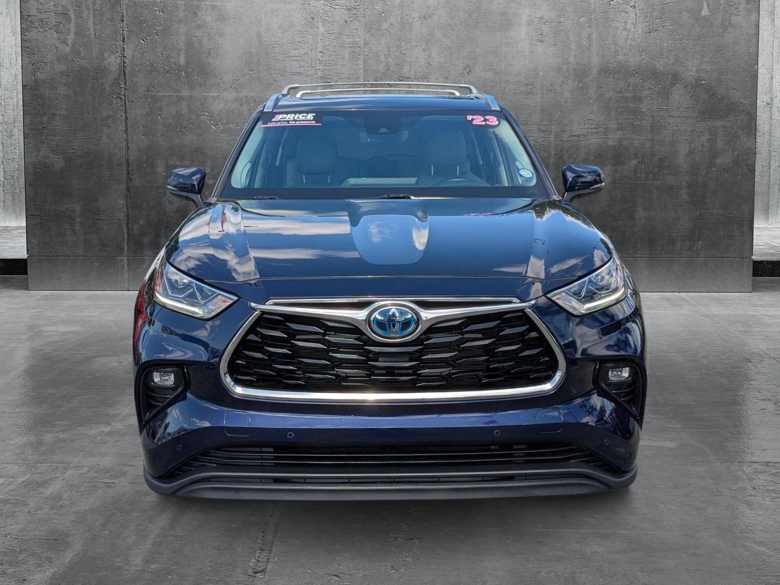 2023 Toyota Highlander Vehicle Photo in Miami, FL 33015