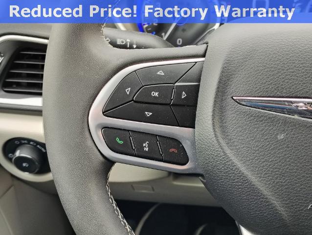 2024 Chrysler Pacifica Vehicle Photo in GREEN BAY, WI 54304-5303