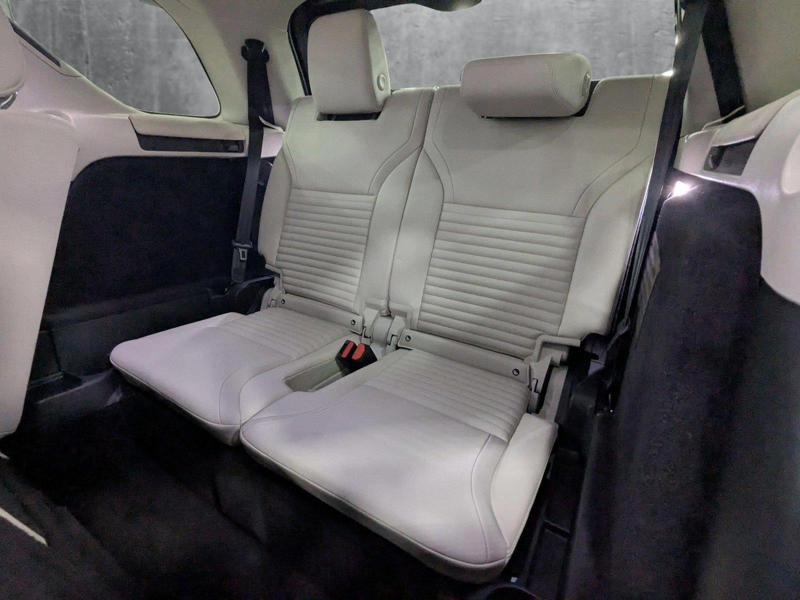 2023 Land Rover Discovery Vehicle Photo in Pompano Beach, FL 33064