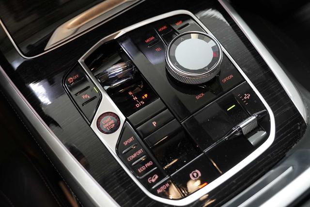 2025 BMW X7 xDrive40i Vehicle Photo in GRAPEVINE, TX 76051