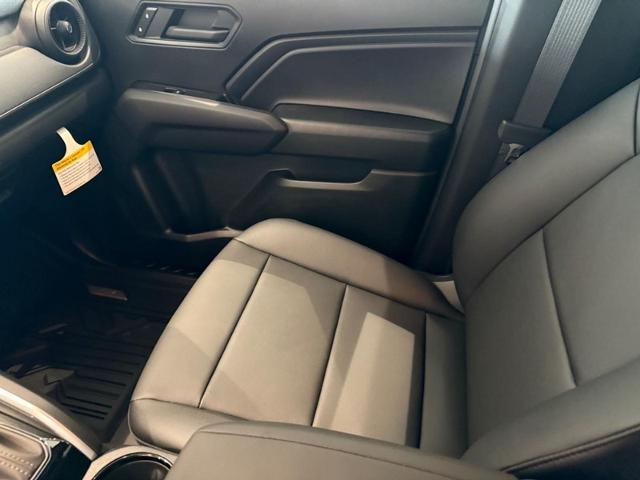 2025 Chevrolet Colorado Vehicle Photo in COLUMBIA, MO 65203-3903