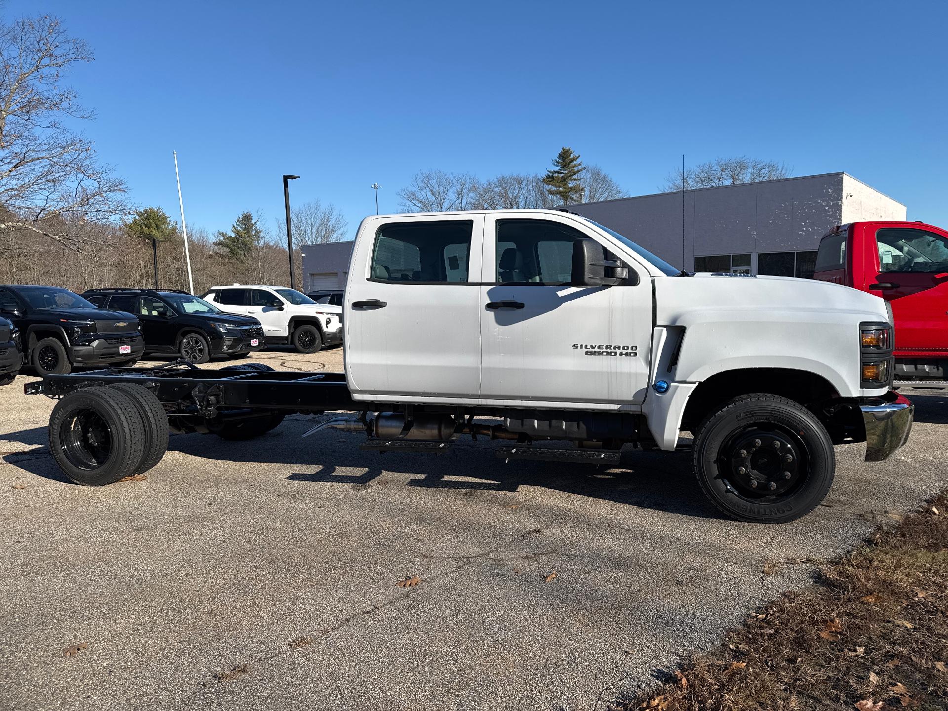 2023 Chevrolet Silverado 6500 HD Vehicle Photo in SOUTH PORTLAND, ME 04106-1997