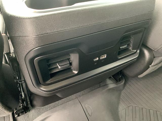2022 Chevrolet Silverado 1500 Vehicle Photo in MOON TOWNSHIP, PA 15108-2571