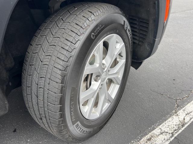 2023 Jeep Grand Cherokee L Vehicle Photo in GREEN BAY, WI 54304-5303