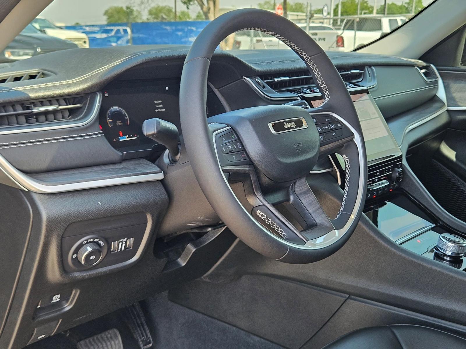 2023 Jeep Grand Cherokee Vehicle Photo in Seguin, TX 78155
