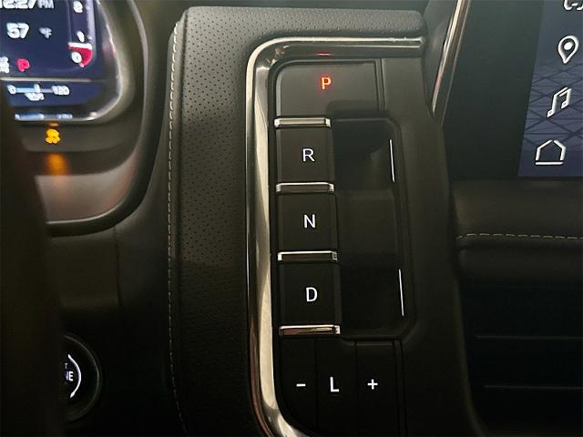2023 GMC Yukon XL Vehicle Photo in EVERETT, WA 98203-5662