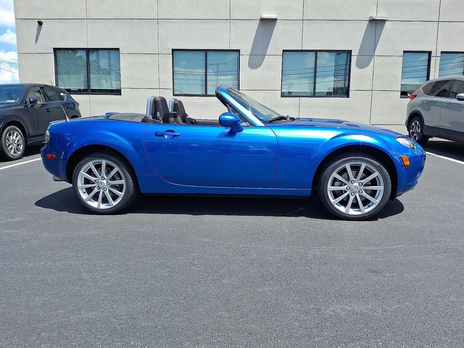 2006 Mazda MX-5 Miata Vehicle Photo in Harrisburg, PA 17111