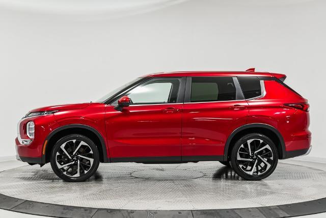 2023 Mitsubishi Outlander Vehicle Photo in Akron, OH 44312