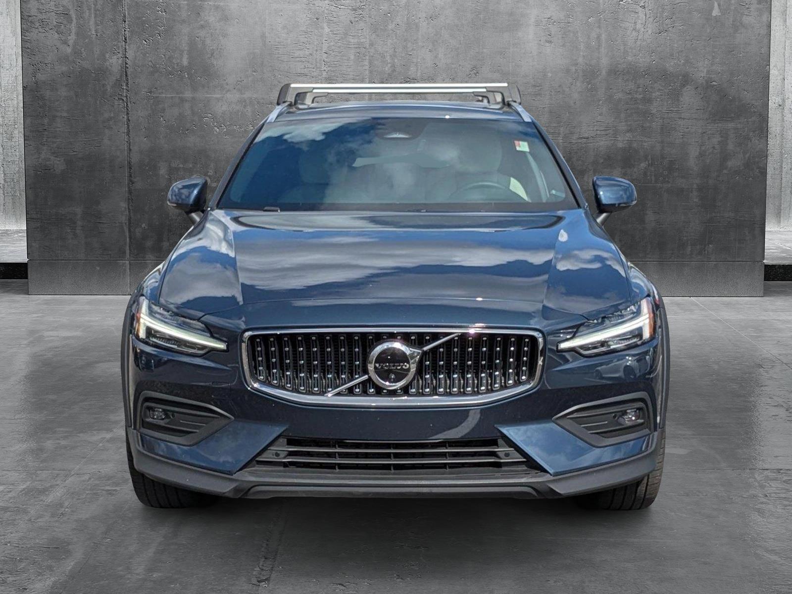 2023 Volvo V60 Cross Country Vehicle Photo in Clearwater, FL 33761