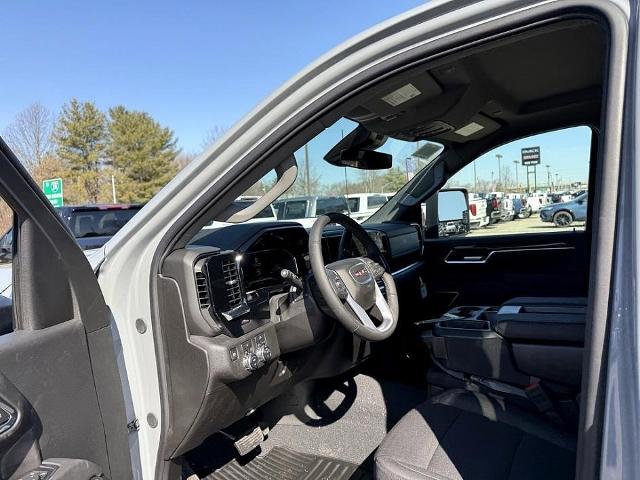 2025 GMC Sierra 2500 HD Vehicle Photo in CHICOPEE, MA 01020-5001