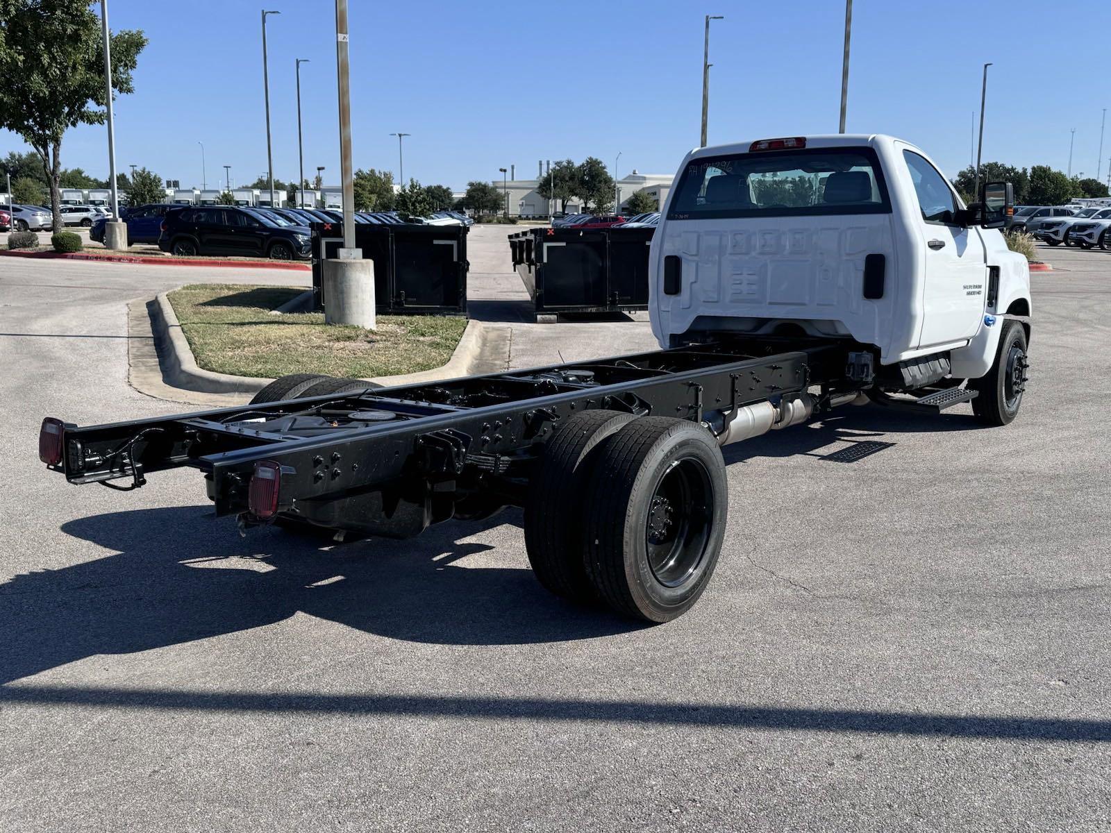 2024 Chevrolet Silverado 6500 HD Vehicle Photo in GEORGETOWN, TX 78626-7508