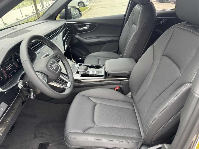 2025 Audi Q7 Vehicle Photo in HOUSTON, TX 77090