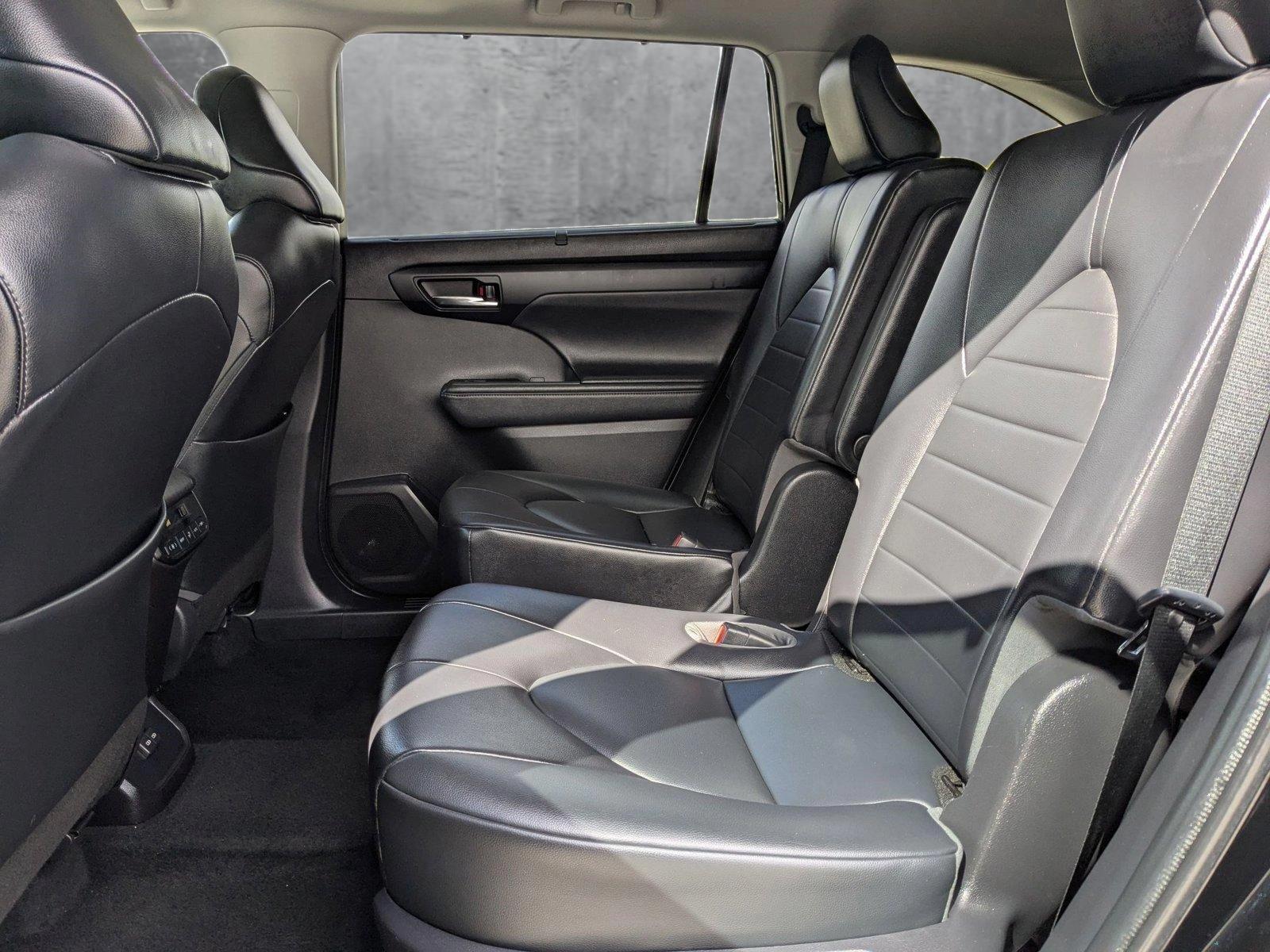 2022 Toyota Highlander Vehicle Photo in Spokane Valley, WA 99212