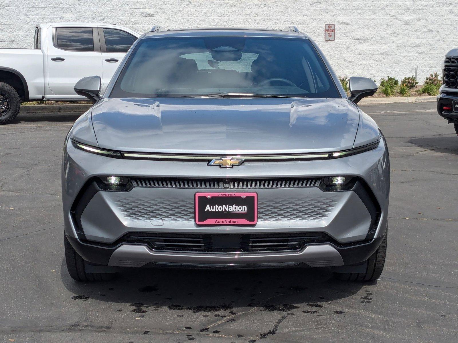 2025 Chevrolet Equinox EV Vehicle Photo in VALENCIA, CA 91355-1705