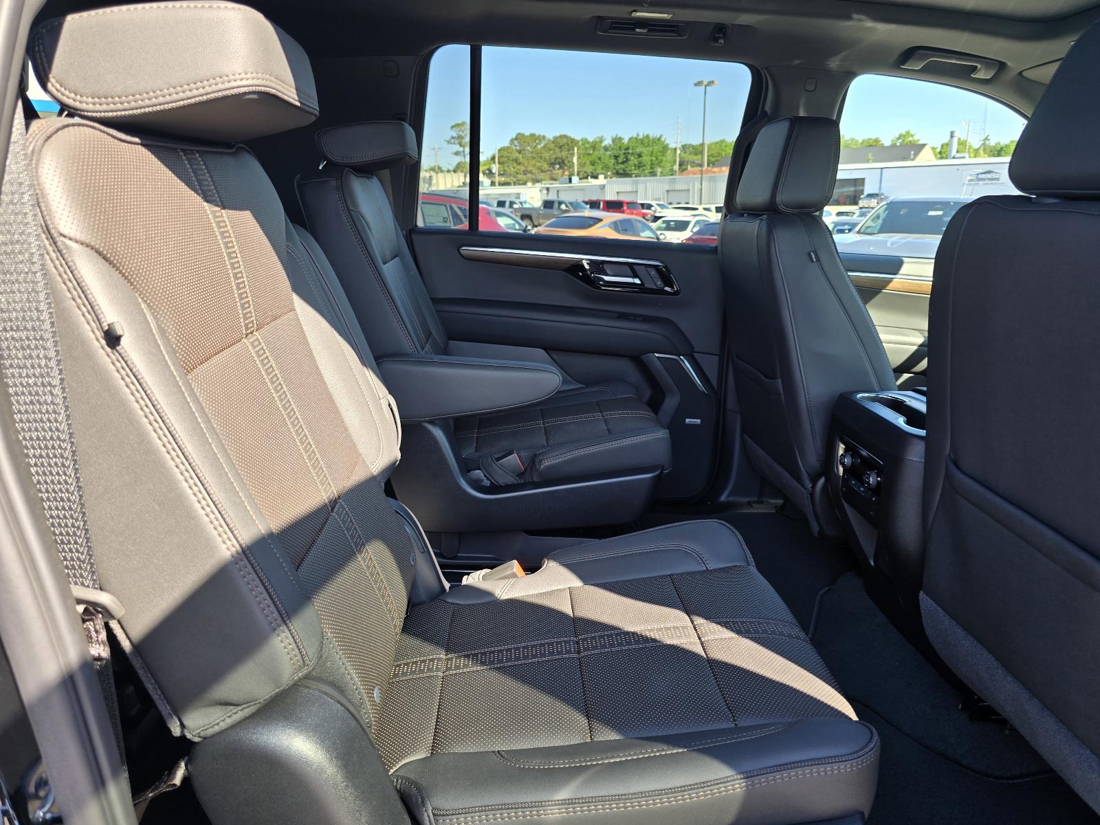 2025 Chevrolet Suburban Vehicle Photo in Rolla, MO 65401