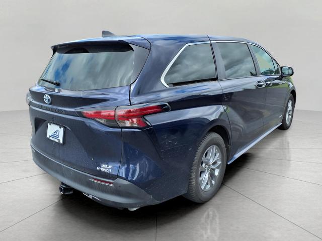 2021 Toyota Sienna Vehicle Photo in Oshkosh, WI 54904