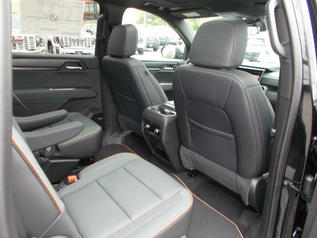 2025 GMC Acadia Vehicle Photo in LOWELL, MA 01852-4336