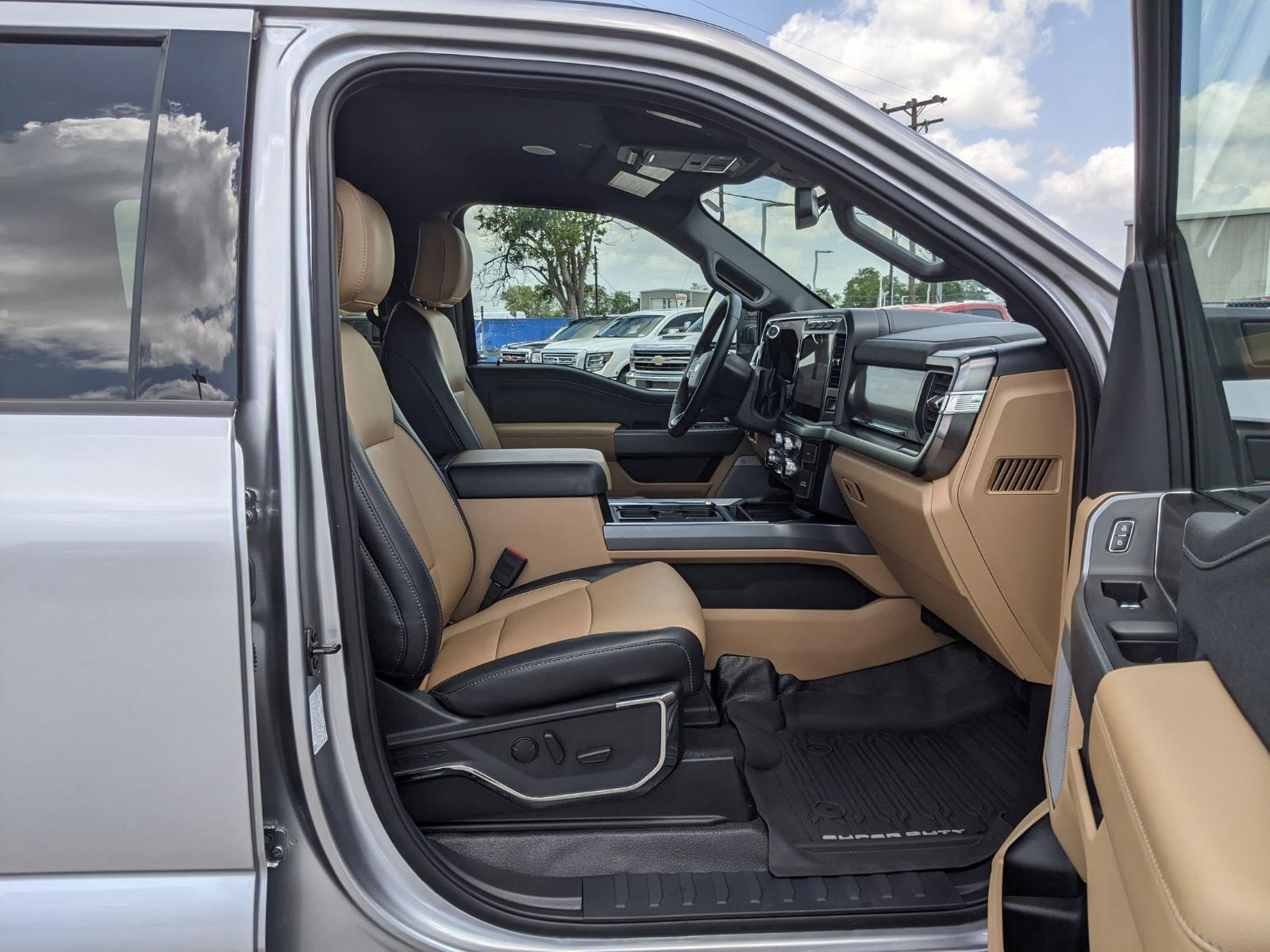 2024 Ford Super Duty F-250 SRW Vehicle Photo in Seguin, TX 78155