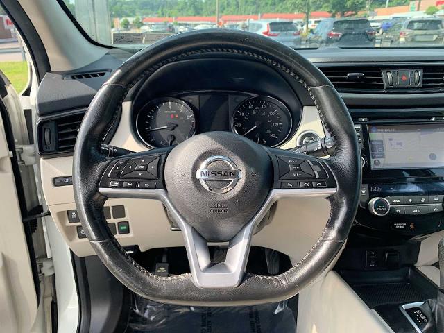 2017 Nissan Rogue Sport Vehicle Photo in MOON TOWNSHIP, PA 15108-2571