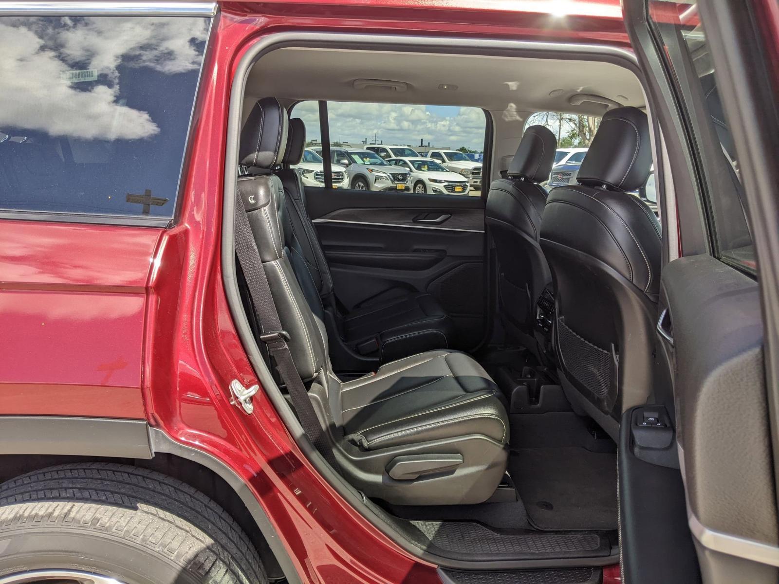 2023 Jeep Grand Cherokee L Vehicle Photo in Seguin, TX 78155