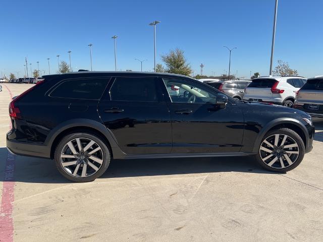 2025 Volvo V90 Cross Country Vehicle Photo in Grapevine, TX 76051