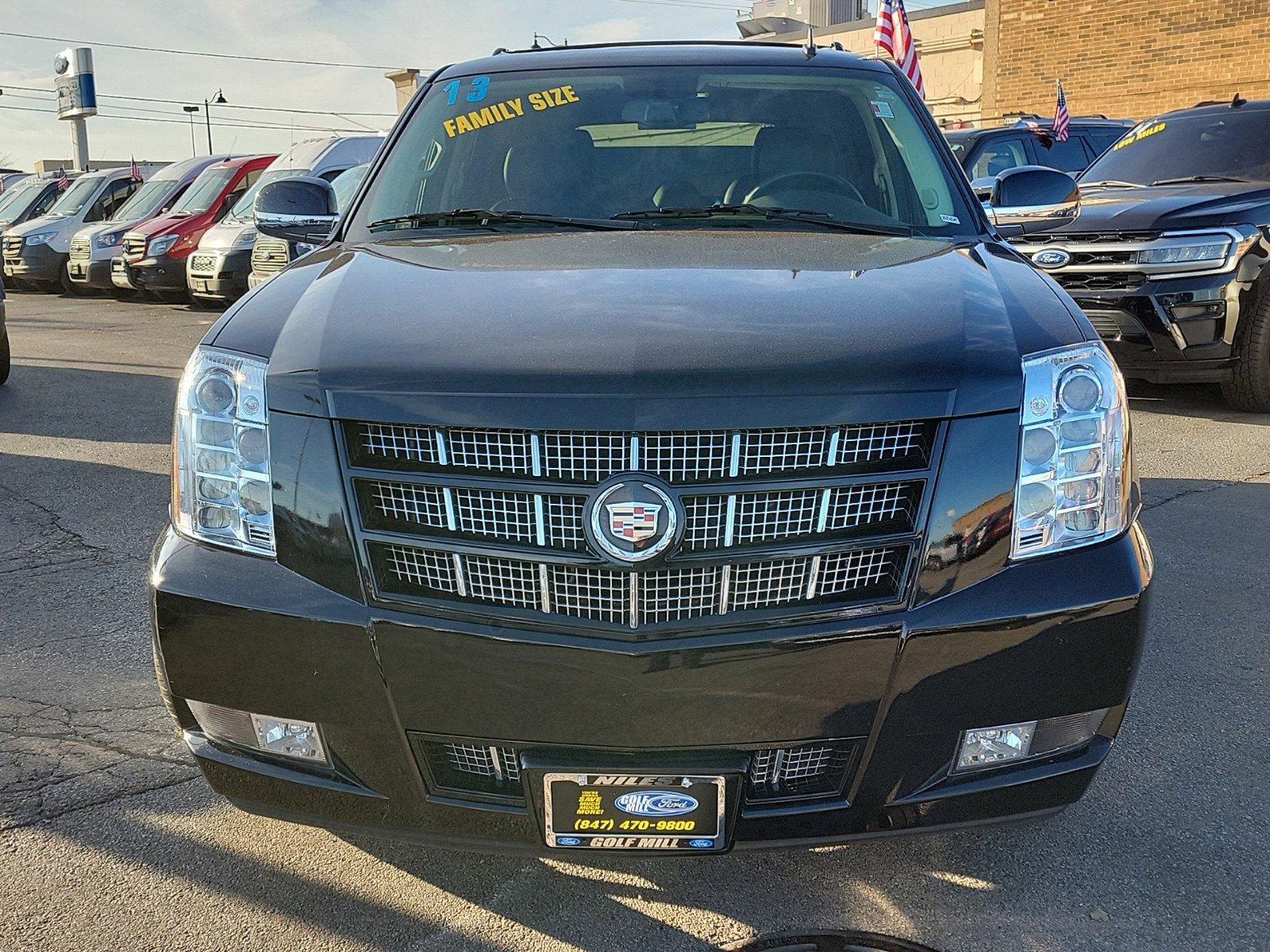 2013 Cadillac Escalade Vehicle Photo in Saint Charles, IL 60174