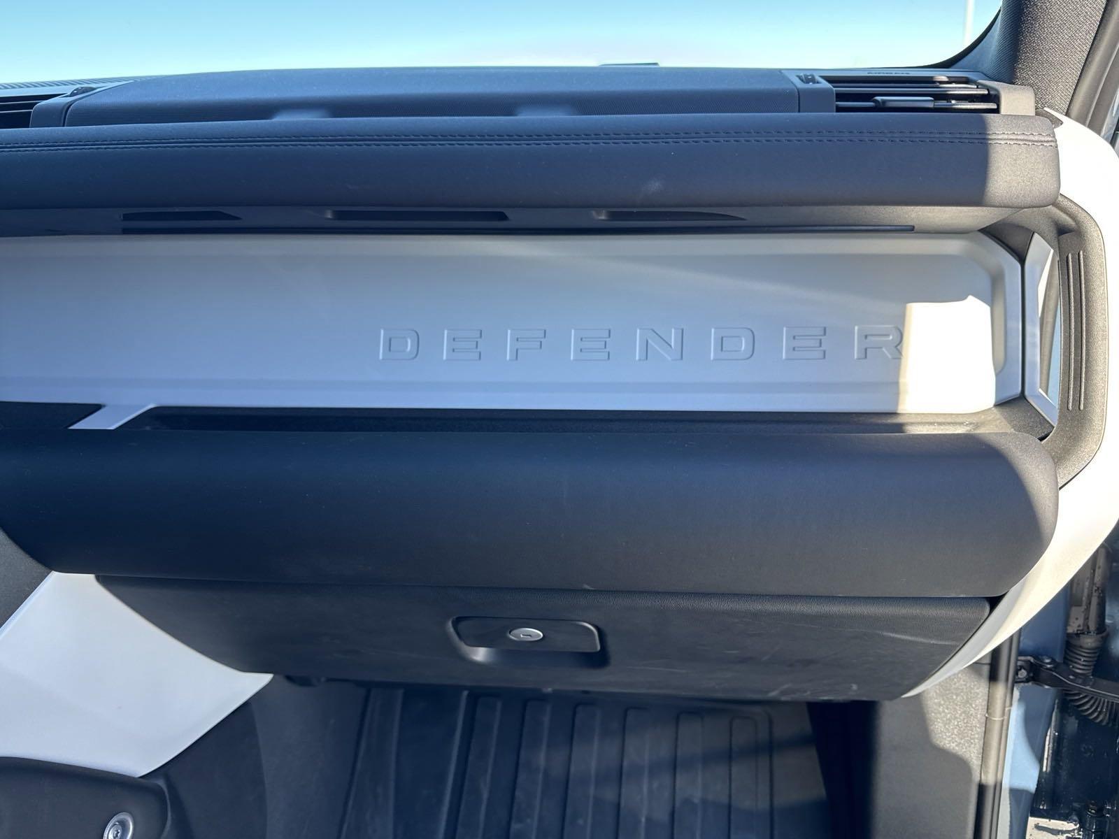 2025 Defender Vehicle Photo in AUSTIN, TX 78717