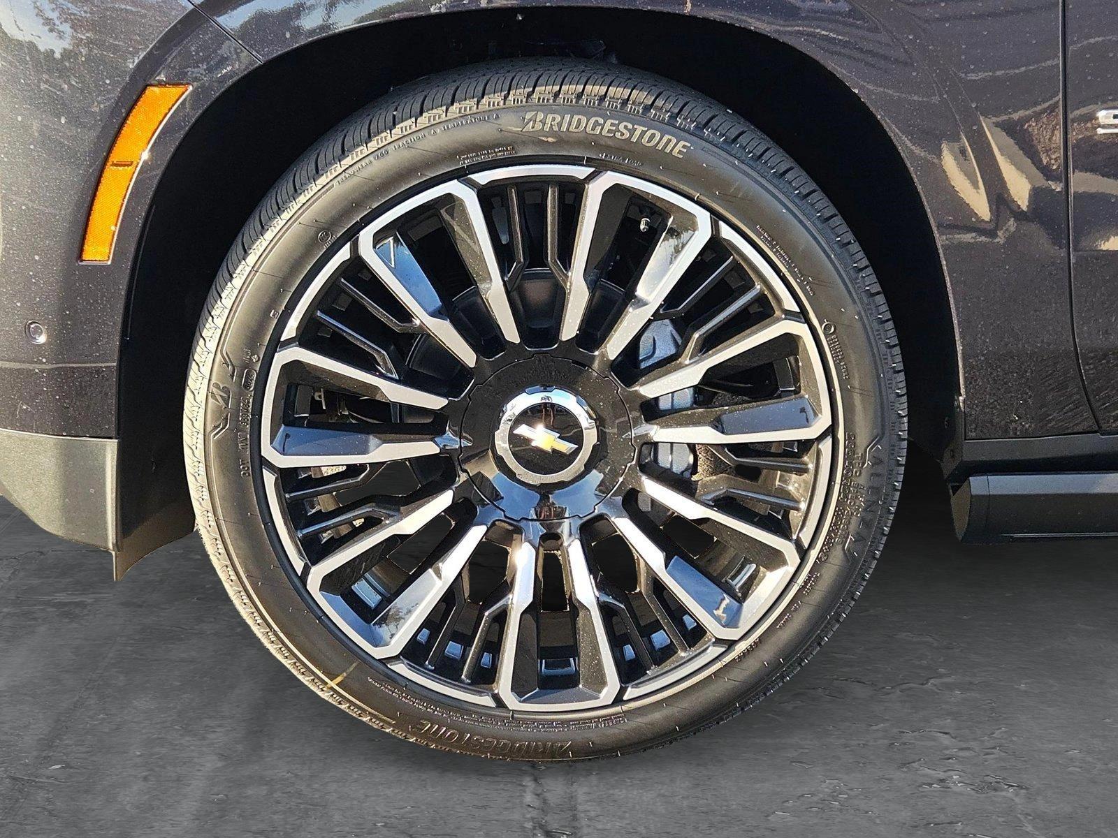 2025 Chevrolet Suburban Vehicle Photo in GILBERT, AZ 85297-0446