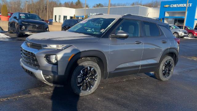 2022 Chevrolet Trailblazer Vehicle Photo in MOON TOWNSHIP, PA 15108-2571