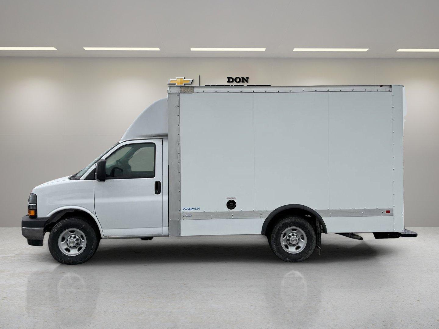 2024 Chevrolet Express Cutaway 3500 Vehicle Photo in GEORGETOWN, TX 78626-7508